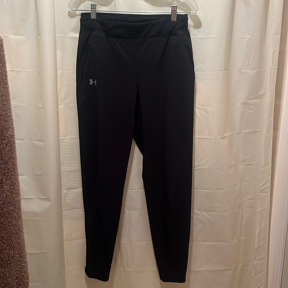 Under Armour high waist fitted black pants. Size small.